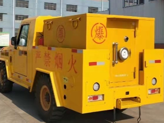 新龙凯龙爆破器材运输车：保障爆破任务的安全运行